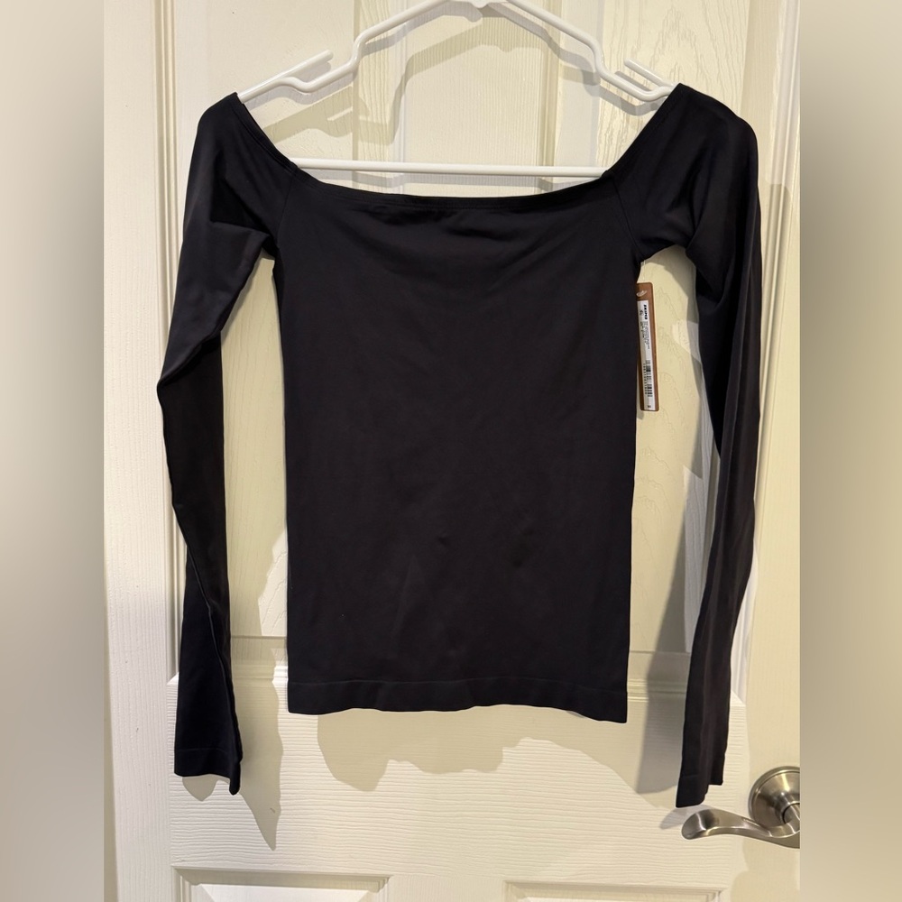 SKIMS Soft Smoothing Seamless Off The Shoulder Top - Picture 6 of 9